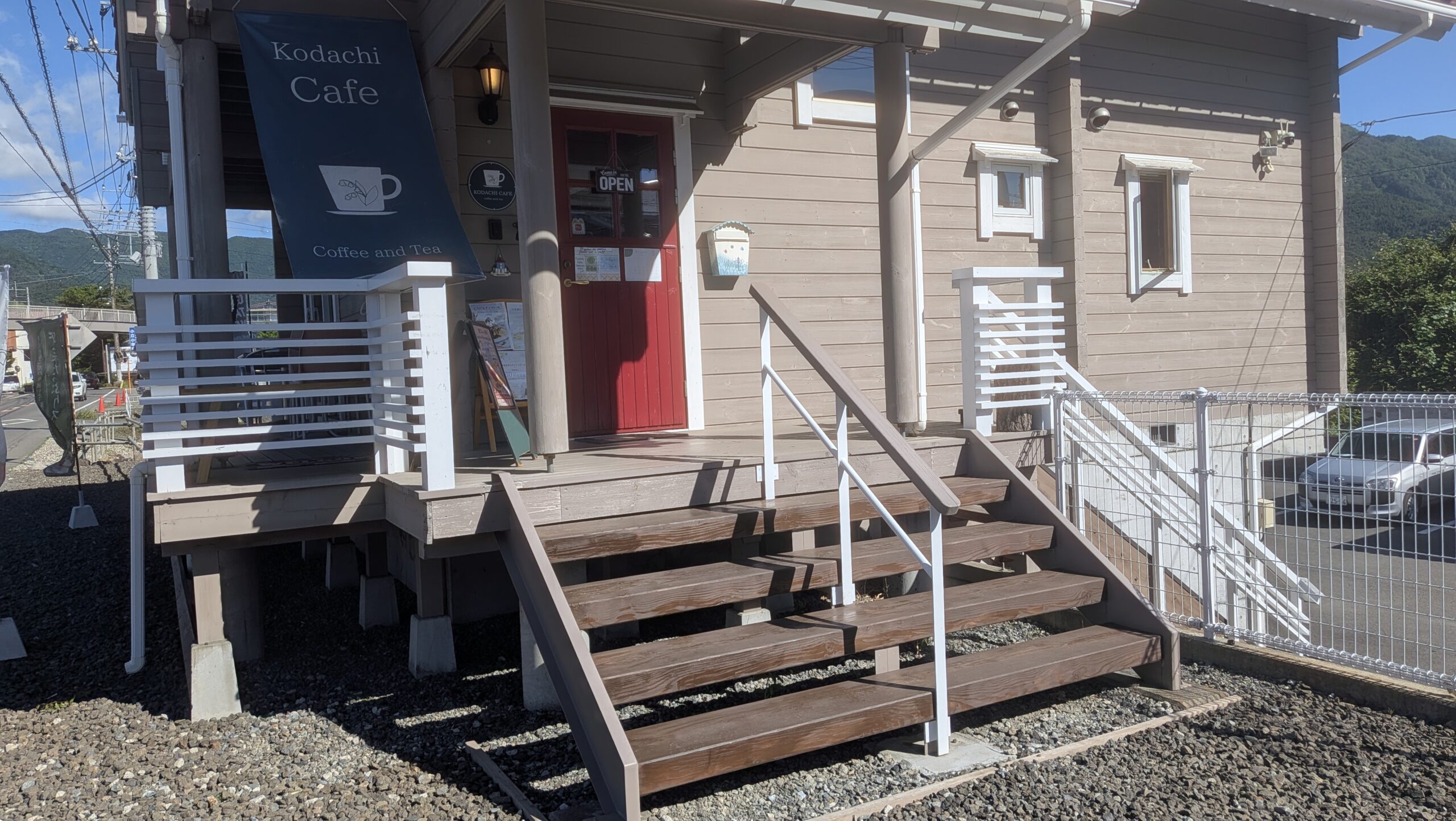 併設店舗「Kodachi Cafe」外階段 修繕および塗装工事完了のお知らせ